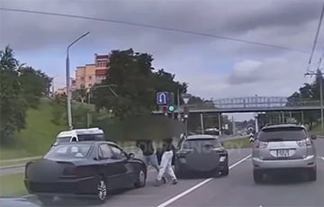 В Гродно водители подрались прямо на дороге