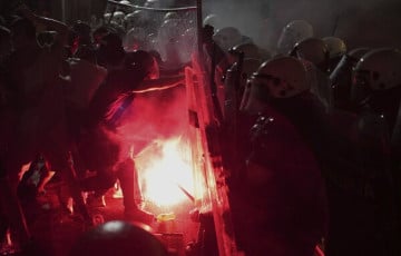 В Сербии произошли жесткие стычки полиции и протестующих