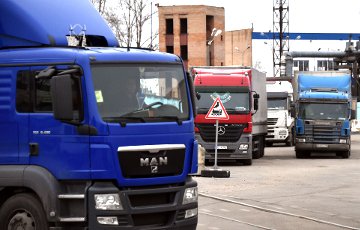 На белорусско-литовской границе скопились очереди из грузовиков