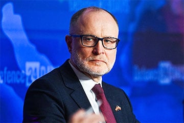 Министр обороны Латвии подал в отставку из-за инцидента с дронами