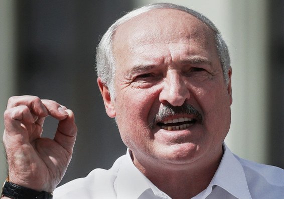 Лукашенко сотрудникам МВД: Не предавайте!