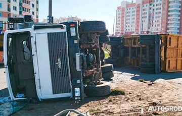 В Гродно опрокинулся МАЗ