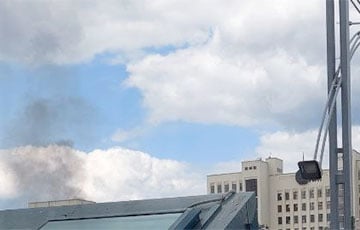 В Минске за «домом правительства» заметили клубы дыма