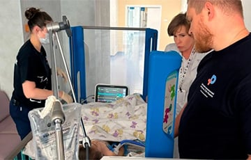 Стало известно, как чувствует себя ребенок, которого беларус бросил на пол в аэропорту Шереметьево