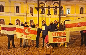 Белорусы вышли на вечерние акции солидарности