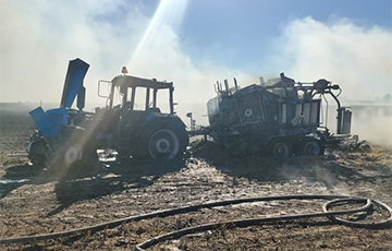В Кировском районе прямо в поле открытым пламенем горел трактор