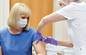 Две трети российских регионов не справляются с обязательной вакцинацией