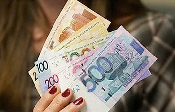 Беларусов призвали запастись наличкой на несколько дней