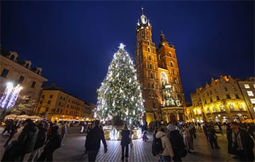 Рождественская елка в Кракове названа самой красивой в мире