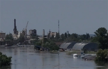 Затопленный Херсон: уровень воды в городе повысился на 2 метра