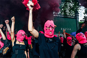 Активистки «Pussy Riot» сорвали открытие московитского павильона на Венецианской биеннале