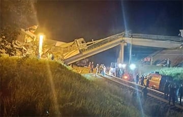 В РФ мост обвалился на пассажирский поезд