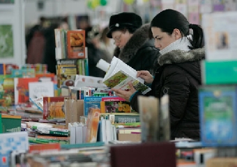Посольство ФРГ передало часть представленных на Минской книжной выставке-ярмарке книг белорусским партнерам