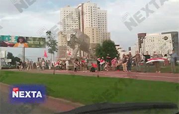 Видеофакт: Длинная цепь солидарности на проспекте Дзержинского в Минске