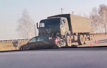 В Мозыре московитский военный грузовик попал в ДТП