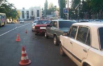 Пьяный водитель "срубил" два дерева в центре Минска (ФОТО)