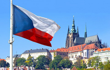 Чехия передает Украине штурмовые и сто тысяч боеприпасов