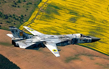 Боевая работа экипажа украинского самолета СУ-24М попала на видео