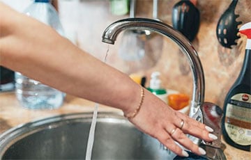 Власти предлагают жителям Столбцов пить ржавую воду