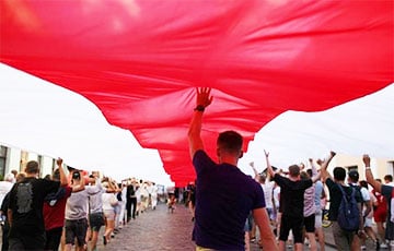 В Новополоцке партизаны вывесили бело-красно-белый флаг