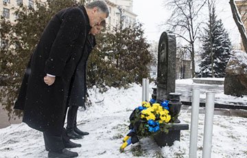 Президент Украины со своей женой почтил память Михаила Жизневского