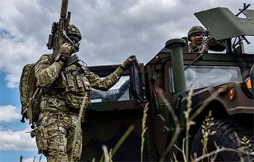 Запорожская «Чернобаевка»: после попадания бомбы в блиндаж оторвало башни у БТР-82 оккупантов