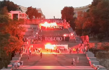 На Потемкинской лестнице в Одессе прошла «пламенная» акция в поддержку Сенцова