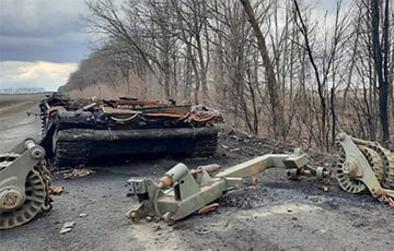 Остатки уничтоженной военной техники оккупантов покрыли трассу Киев – Чоп