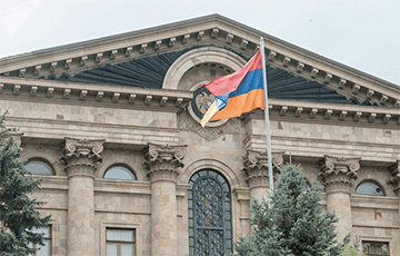 Банки Армении начнут блокировать переводы московитов