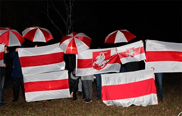 Жители Дзержинска устроили бело-красно-белую акцию