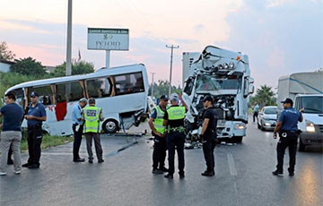 Автобус с российскими туристами попал в ДТП в Турции: много пострадавших