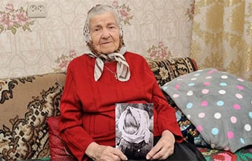 Умерла Вера Солонович — девочка со знаменитого фото из концлагеря «Озаричи», облетевшего мир