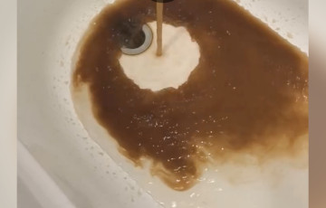 Минчане жалуются на рыжую воду из кранов