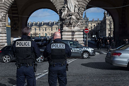 СМИ сообщили подробности о личности напавшего на военный патруль у Лувра