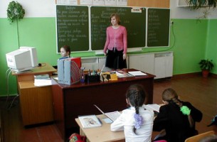 Лукашенко предложил учителям брать с обеспеченных родителей деньги