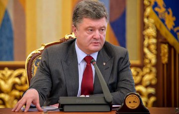 Петр Порошенко: Украина выстояла благодаря волонтерам
