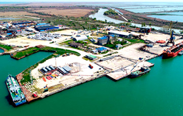 Силы обороны Украины поразили НПЗ и морской порт РФ