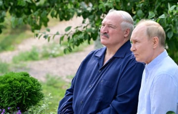 «Лукашенко — шестерка Путина»