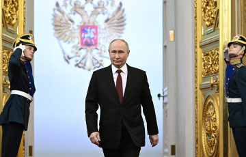 Проходку Путина по Кремлю и его проезд по Москве транслировали с полуминутной задержкой