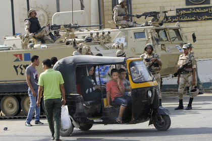 Поспорившему с таксистом египетскому полицейскому дали пожизненное