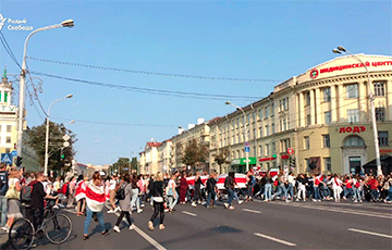 Белоруски вернулись на площадь Якуба Коласа