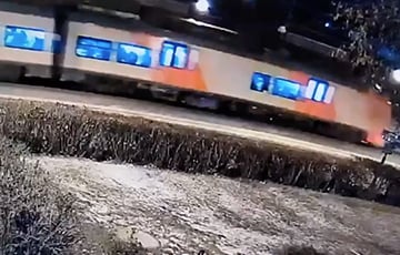 В Минске мужчина оступился и упал под скоростной поезд