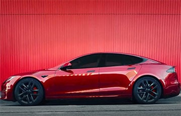 Tesla построила полностью автономную зарядную станцию для электромобилей