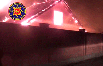 В Волковыске подожгли дом и автомобиль милиционера