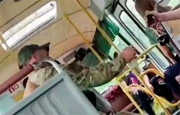 В Енакиево пьяный боевик «ДНР» устроил истерику в автобусе
