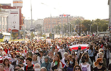 Самый эмоциональный женский марш в Минске: мощные кадры