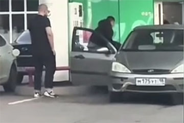 «В ход идут уже не только кулаки»: московиты бьются за бензин