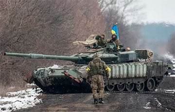 Украинский танк уничтожил оккупантов, прятавшихся в промышленной зоне на Донбассе