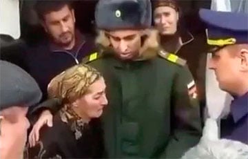 Видеофакт: Московитский полковник поздравил разбитую горем семью с ликвидацией сына