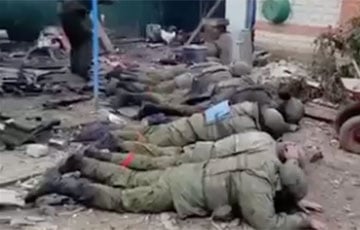 Видеофакт: Русский оккупант обещал сдаться в плен, но внезапно начал стрельбу